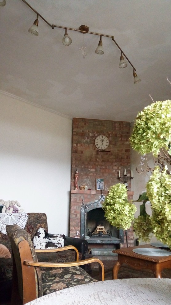 Строительство дома у пруда с лебедями