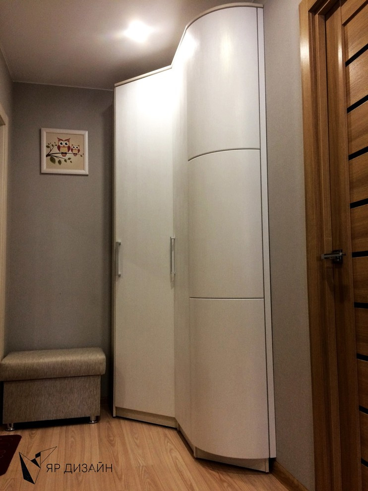 Угловой шкаф с радиусным сегментом