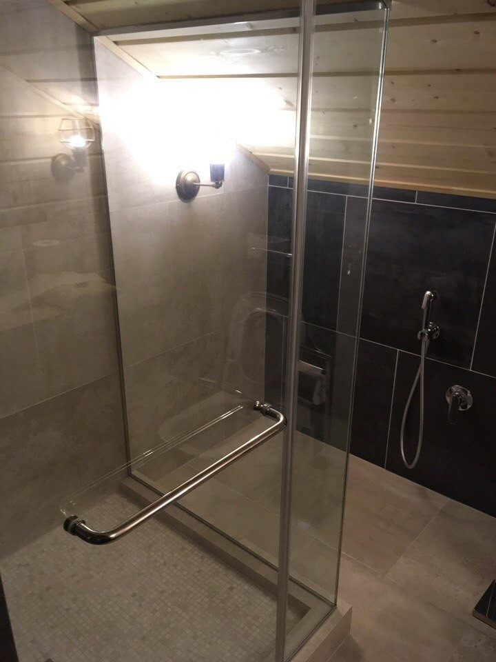 Душевое ограждение на мансарде