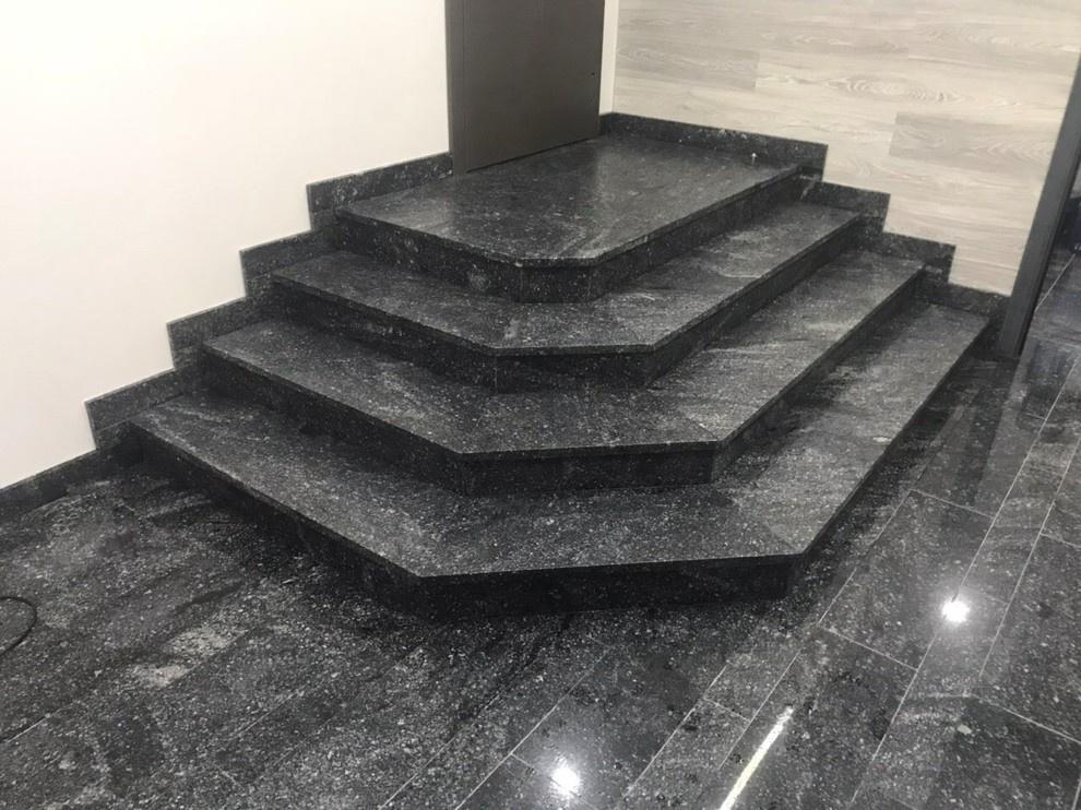 Офис гранит Жежелевский в обработке Брашинг