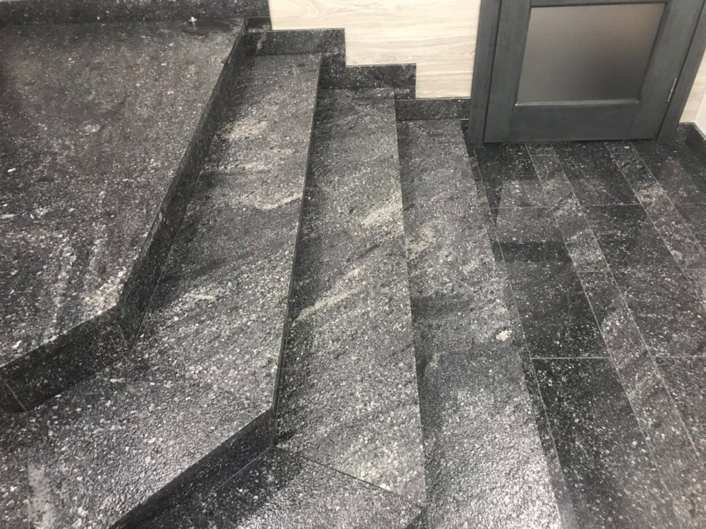 Офис гранит Жежелевский в обработке Брашинг