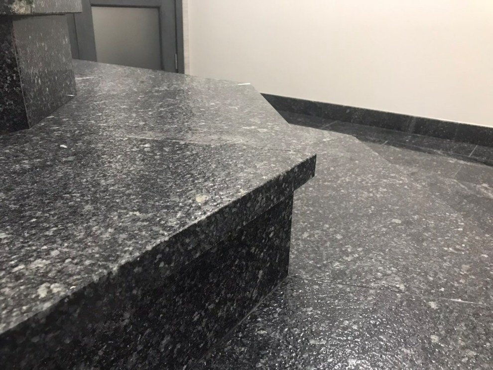 Офис гранит Жежелевский в обработке Брашинг