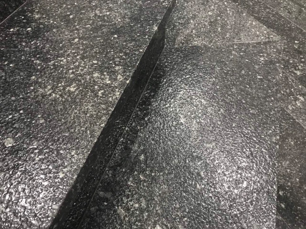 Офис гранит Жежелевский в обработке Брашинг