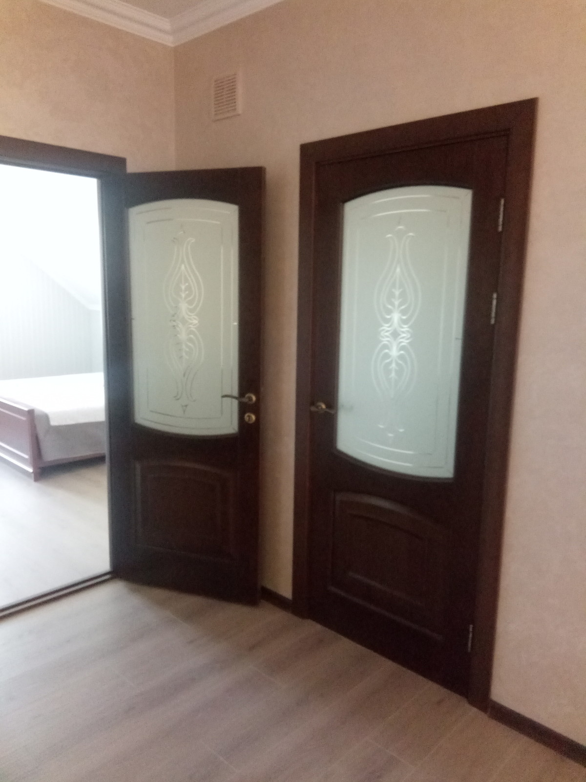 Межкомнатные двери из дуба и бука