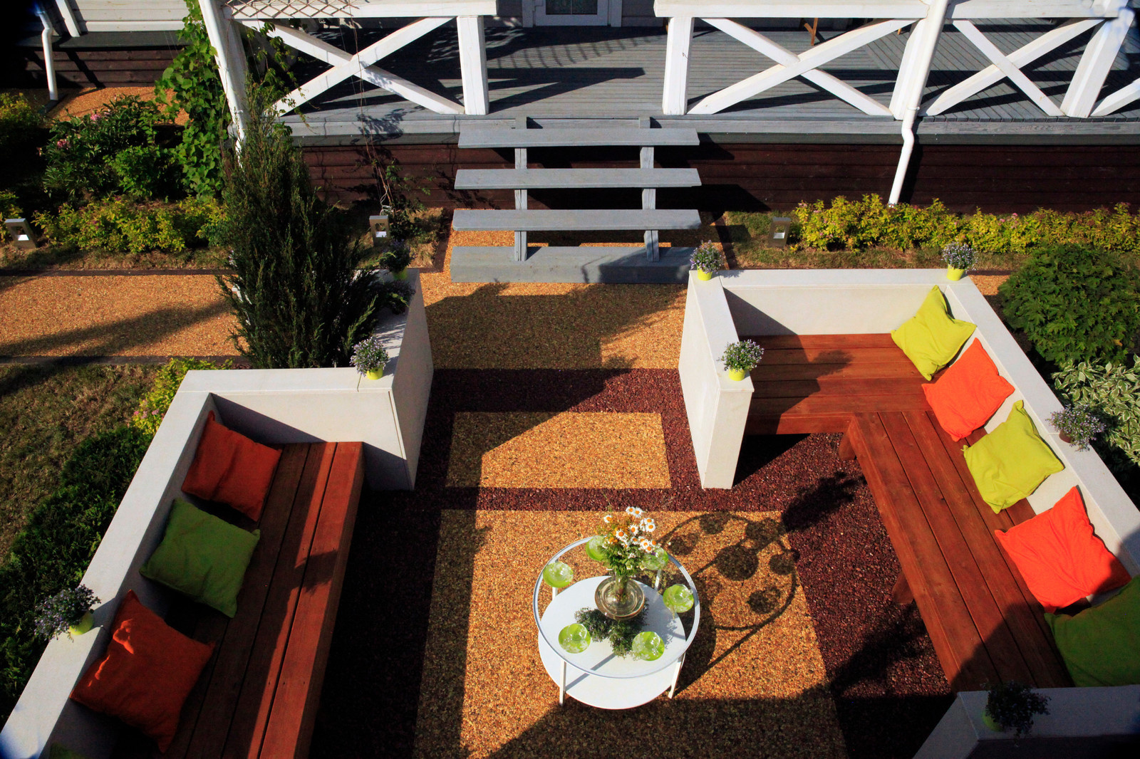 Архитектурный комплекс для отдыха в саду