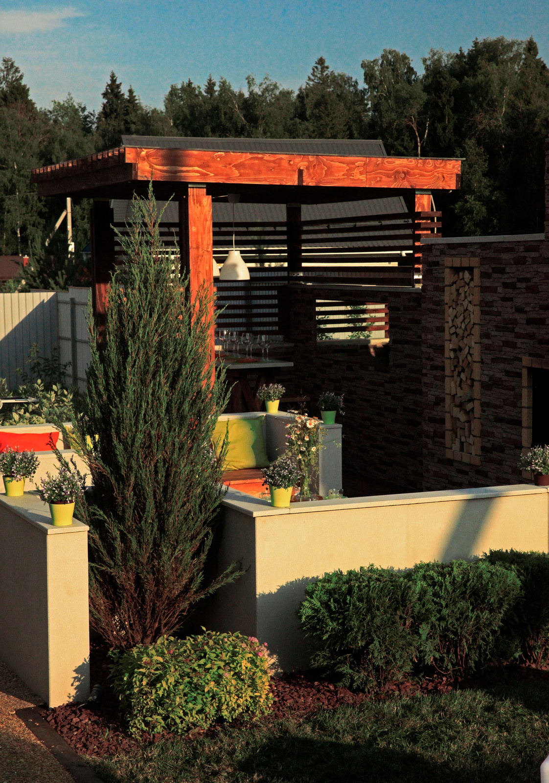 Архитектурный комплекс для отдыха в саду