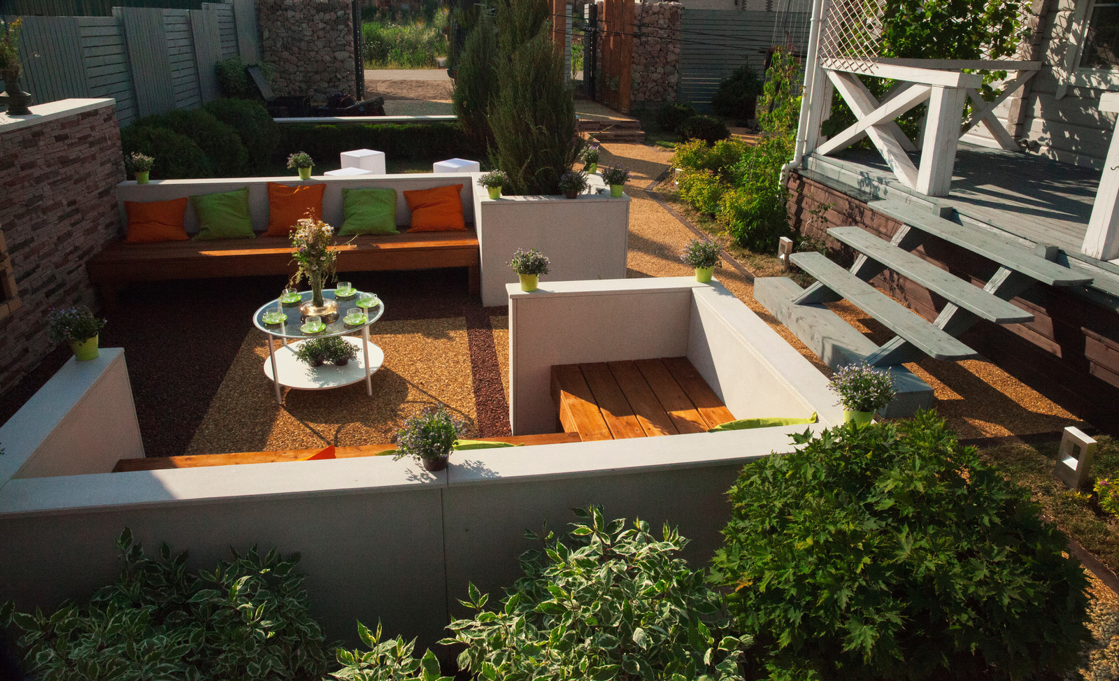 Архитектурный комплекс для отдыха в саду