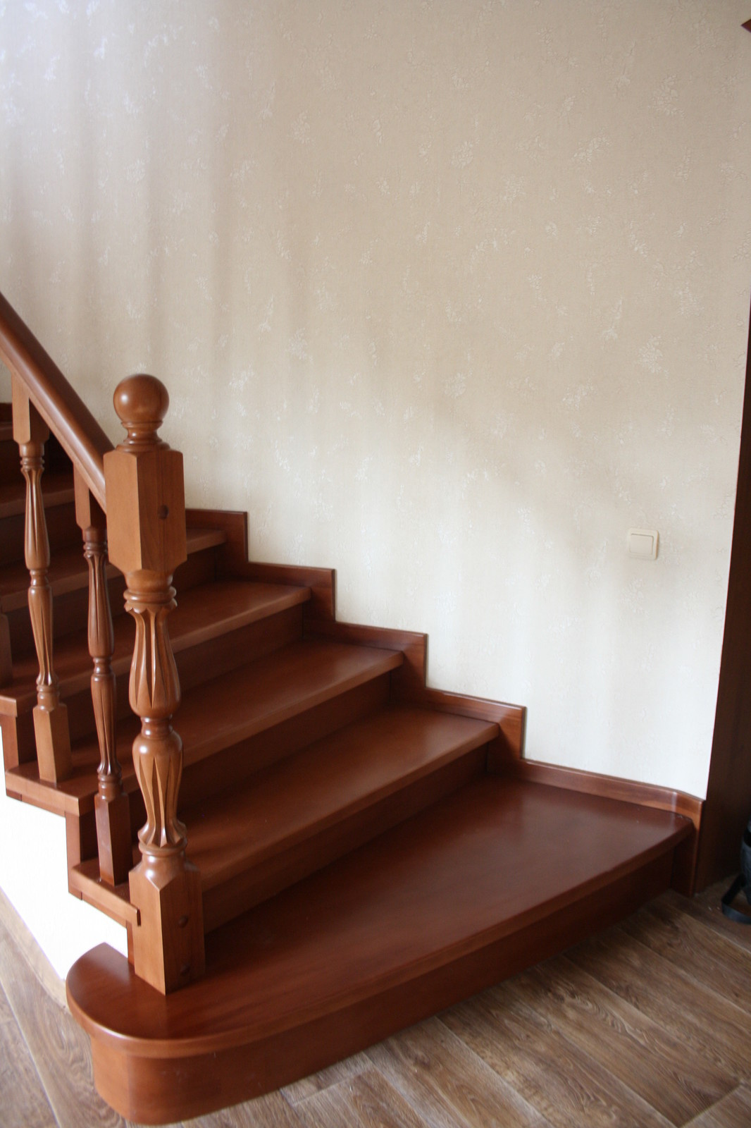Винтовая лестница из бука