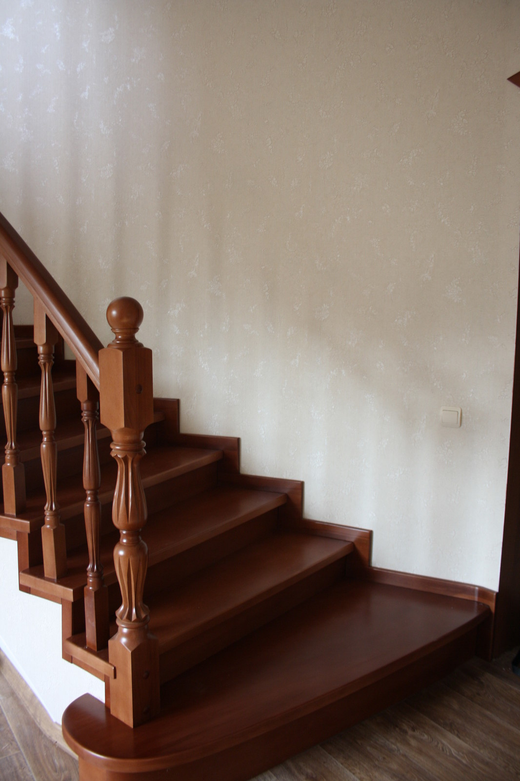 Винтовая лестница из бука