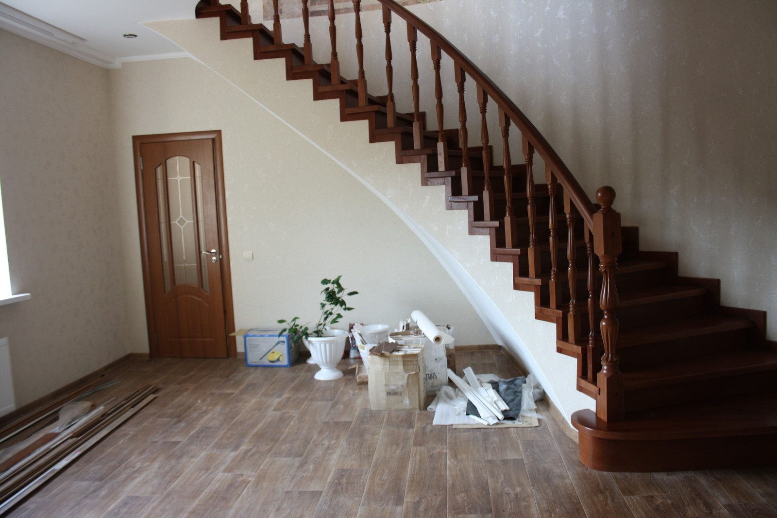 Винтовая лестница из бука