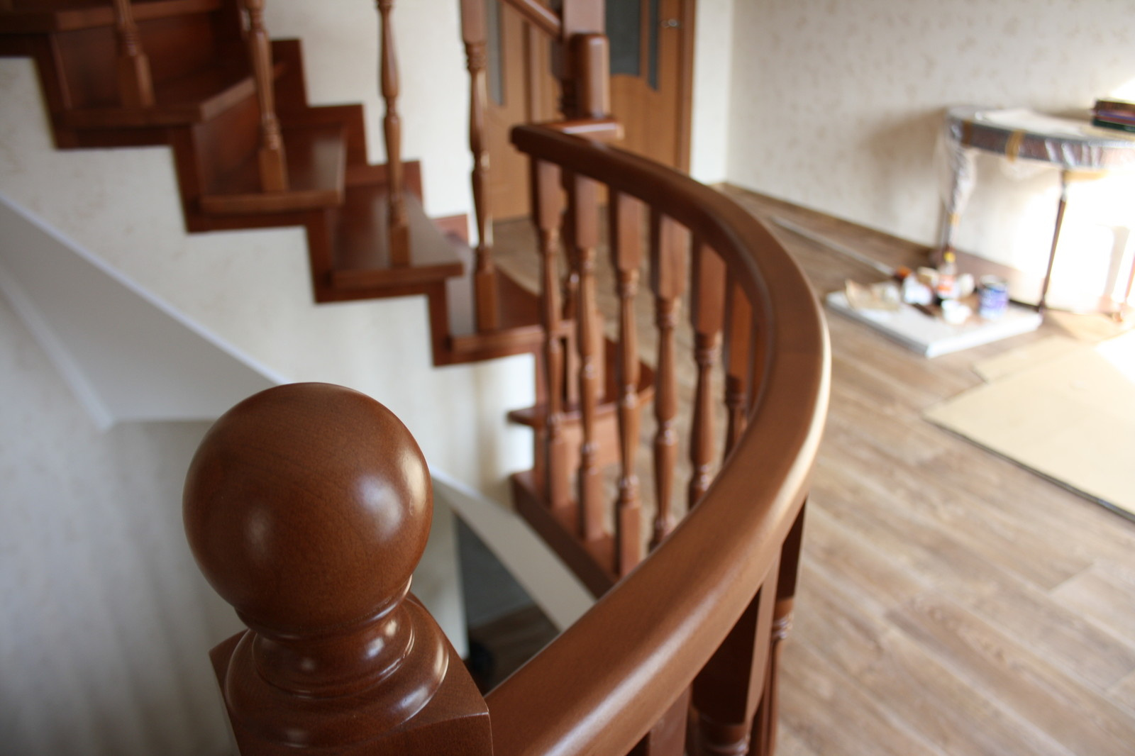 Винтовая лестница из бука