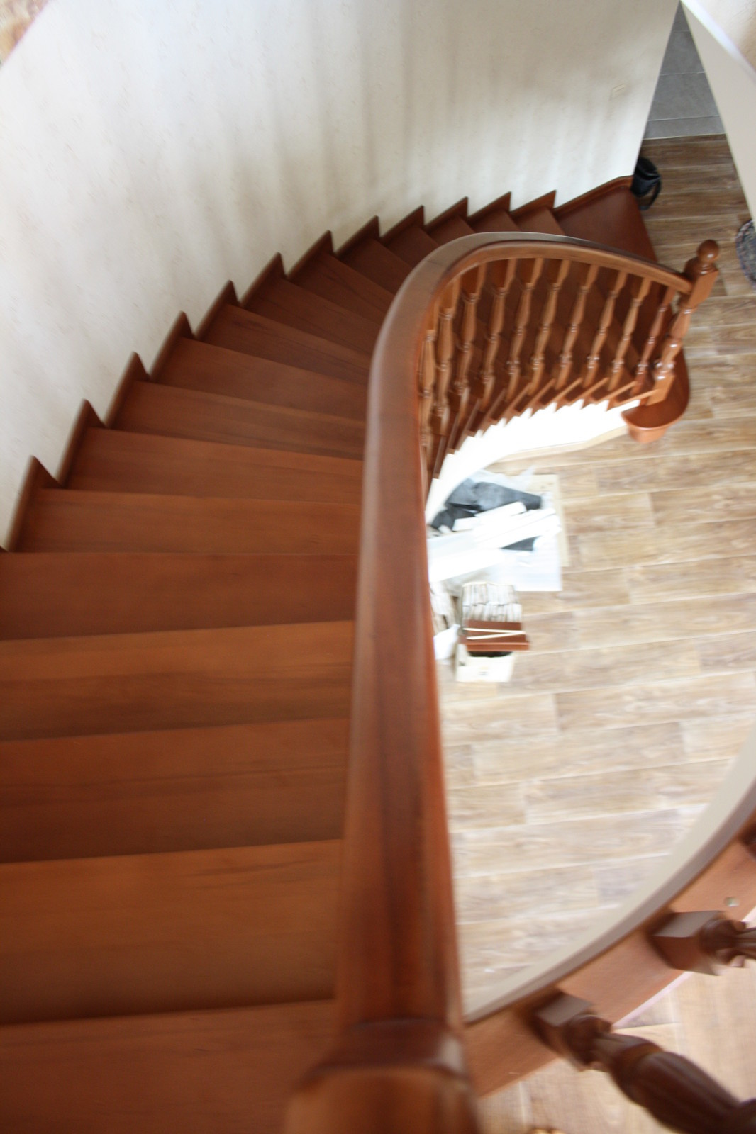 Винтовая лестница из бука