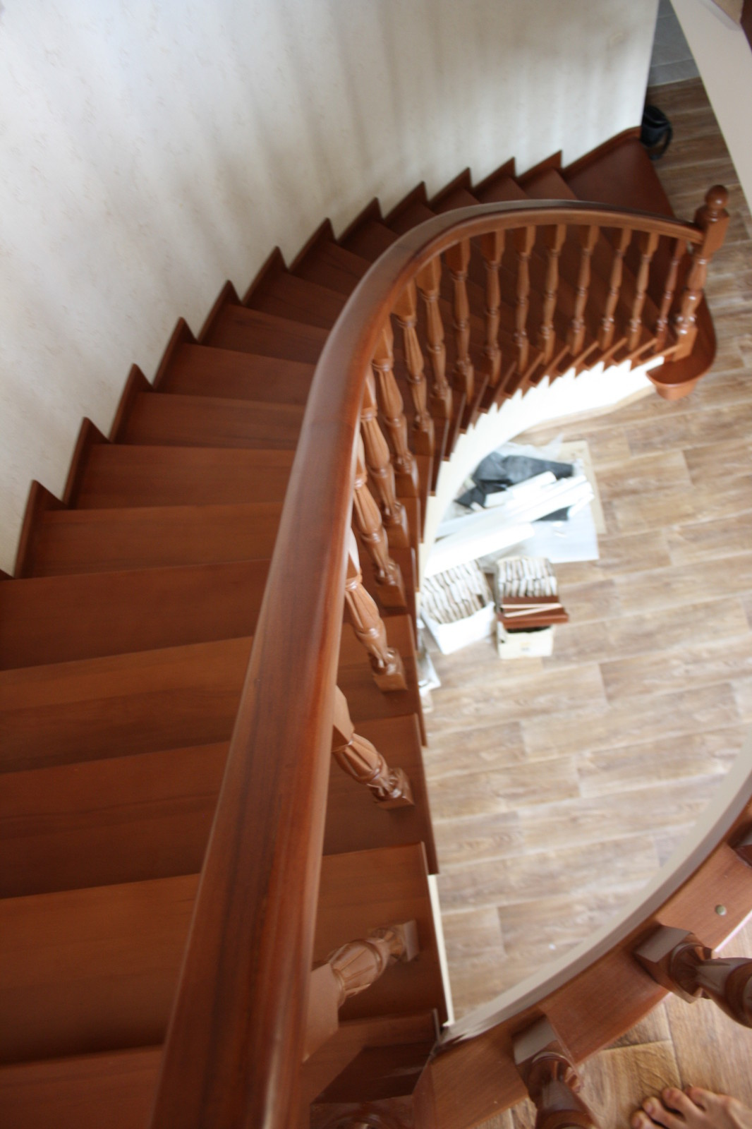 Винтовая лестница из бука