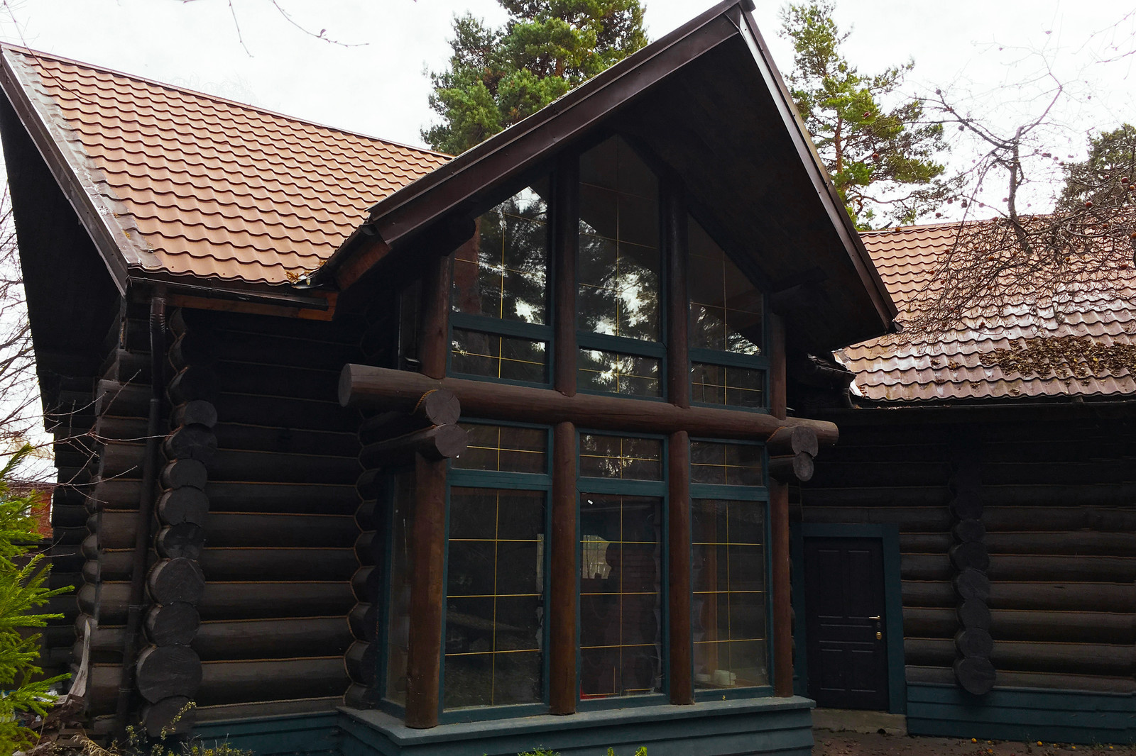 Бревенчатый дом из лиственницы