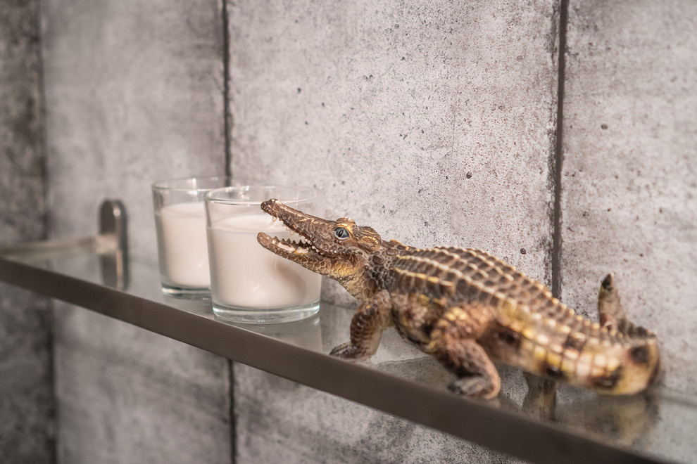 Apartment with Fusion Design and Vintage Furniture in St. Petersburg