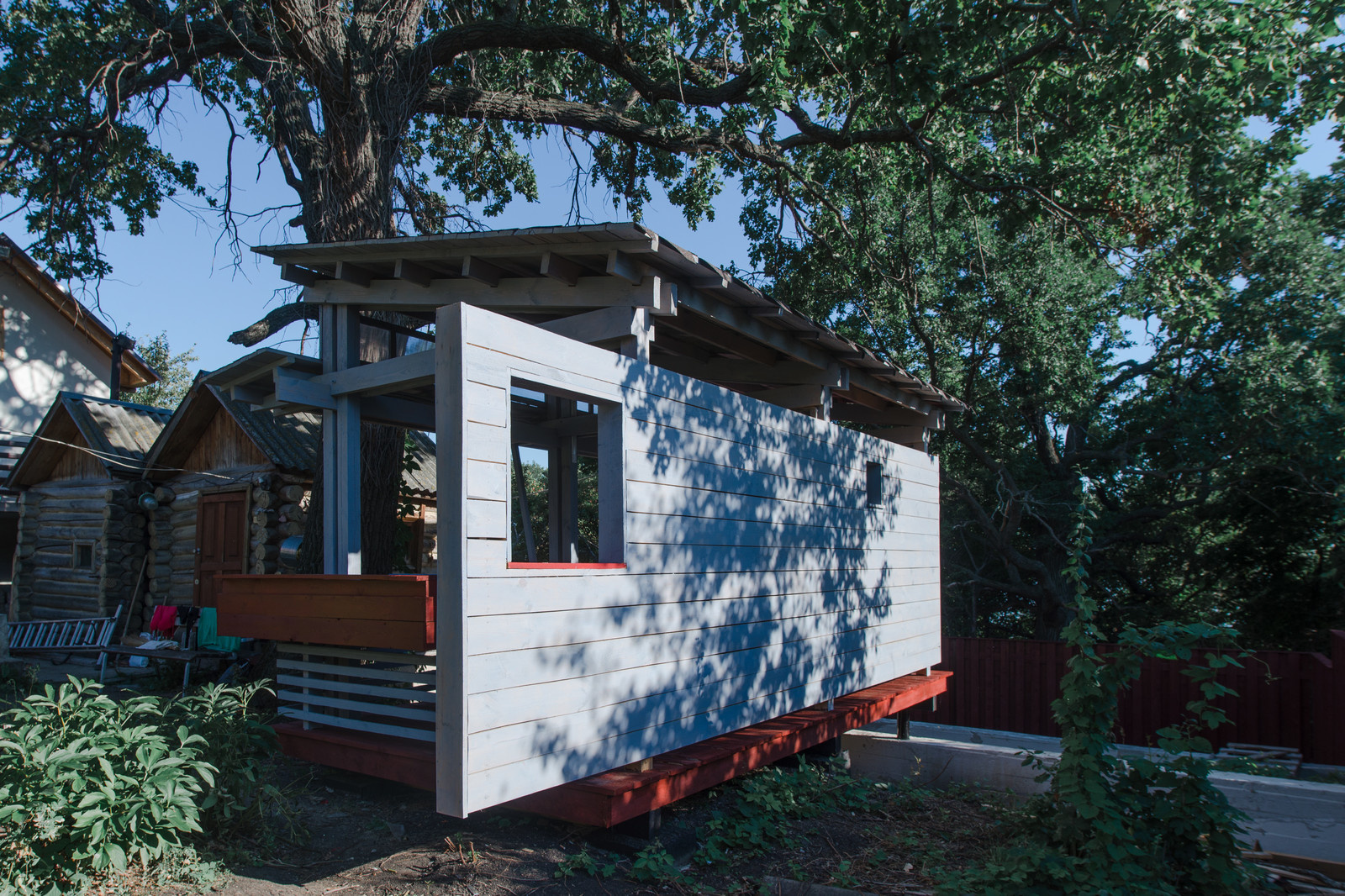 Беседка под дубом