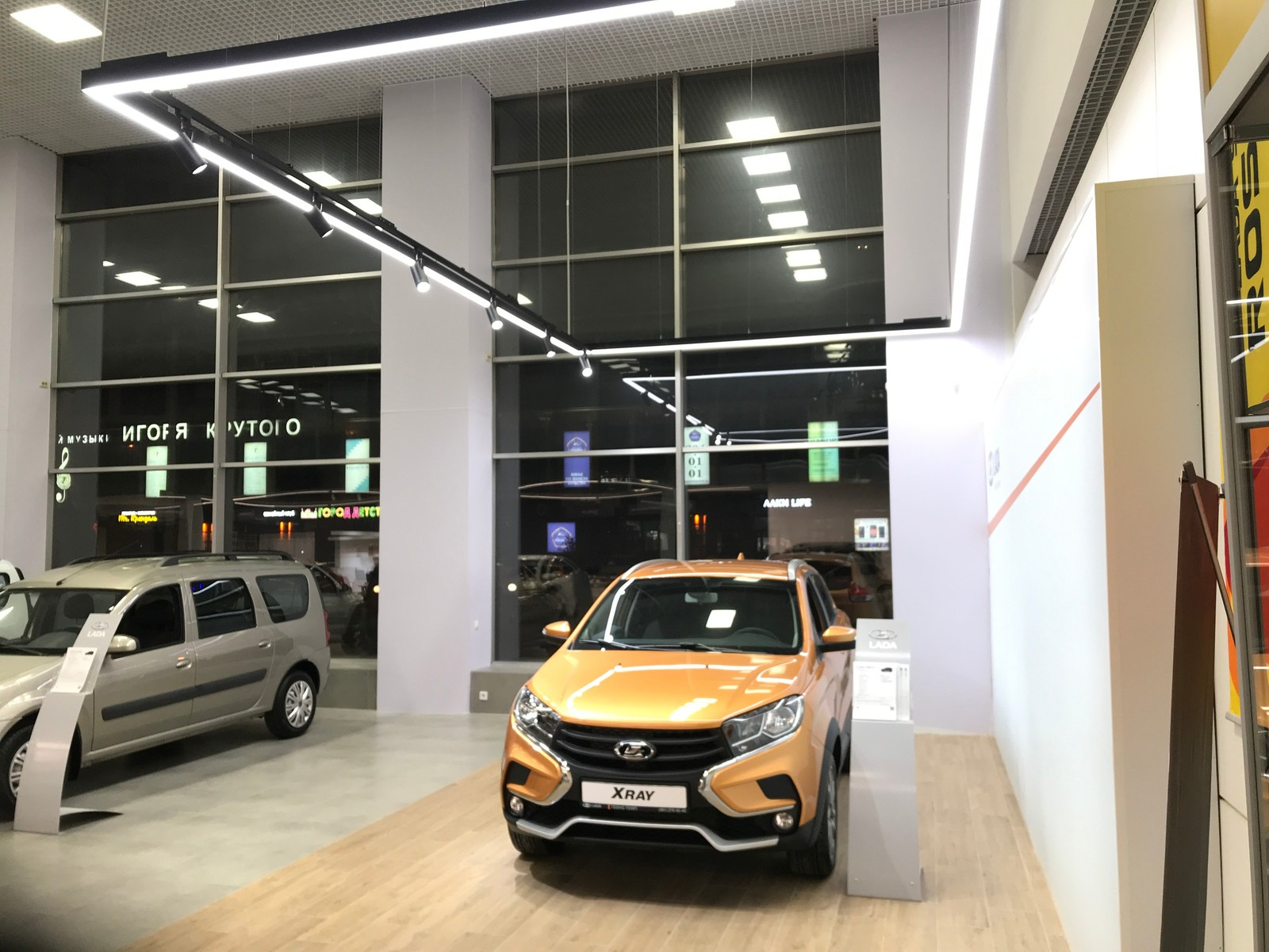 Освещение Автосалона с расчетом и монтажом