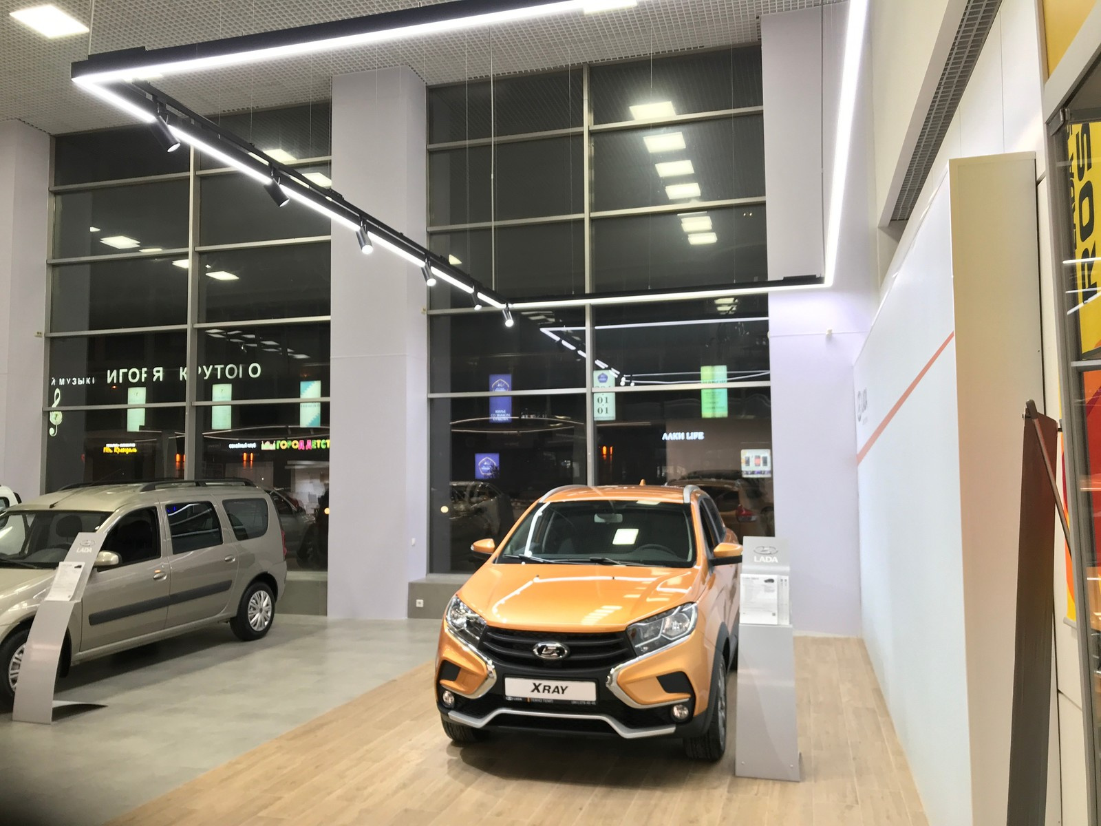 Освещение Автосалона с расчетом и монтажом