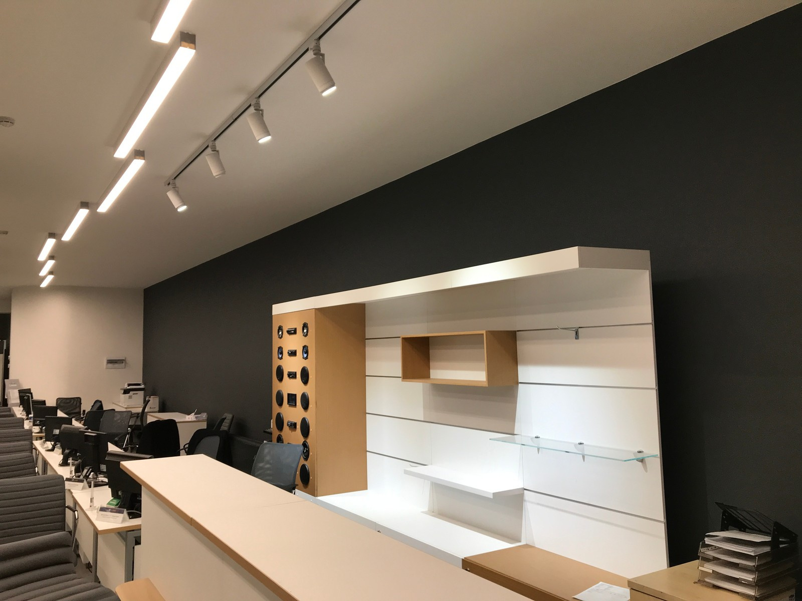 Освещение Автосалона с расчетом и монтажом