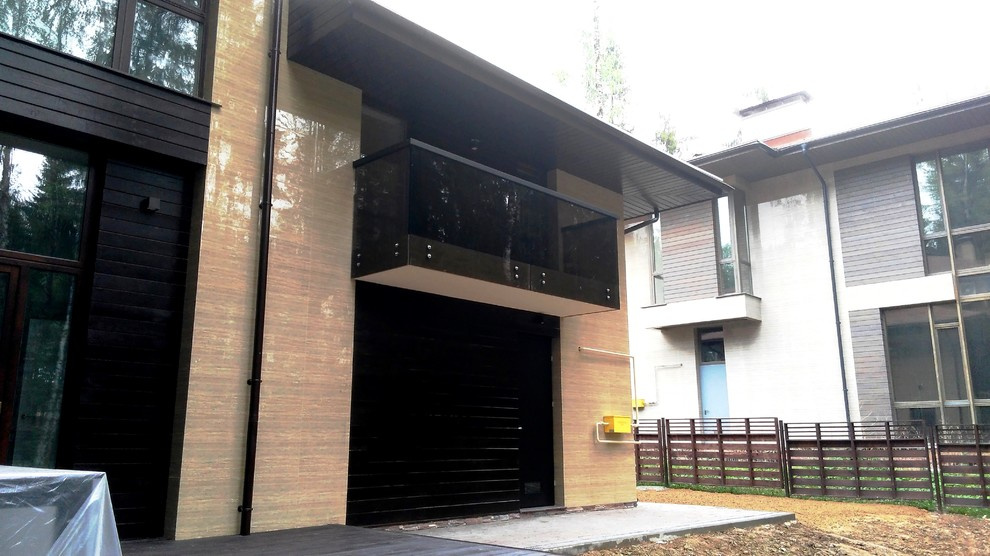 Перила из черного стекла