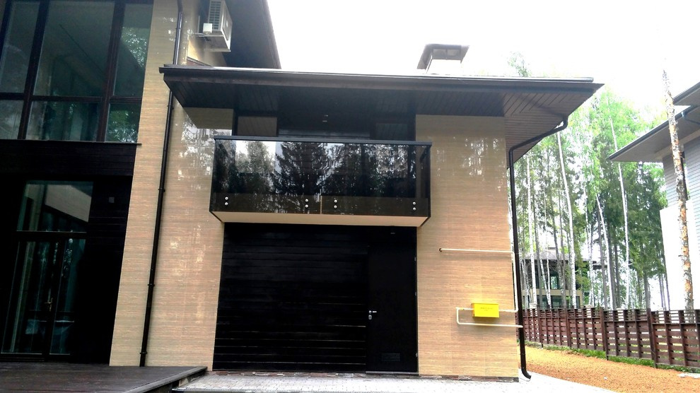 Перила из черного стекла