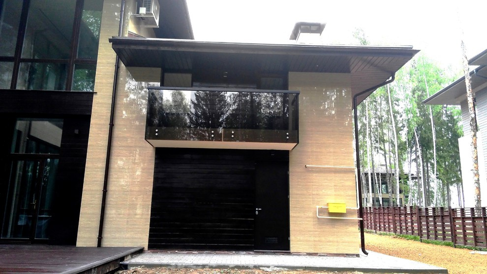 Перила из черного стекла