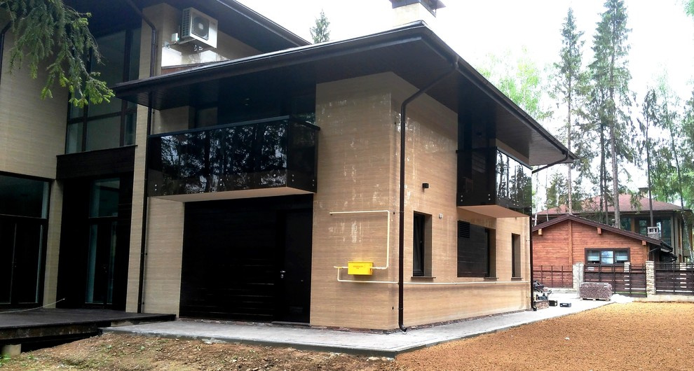 Перила из черного стекла