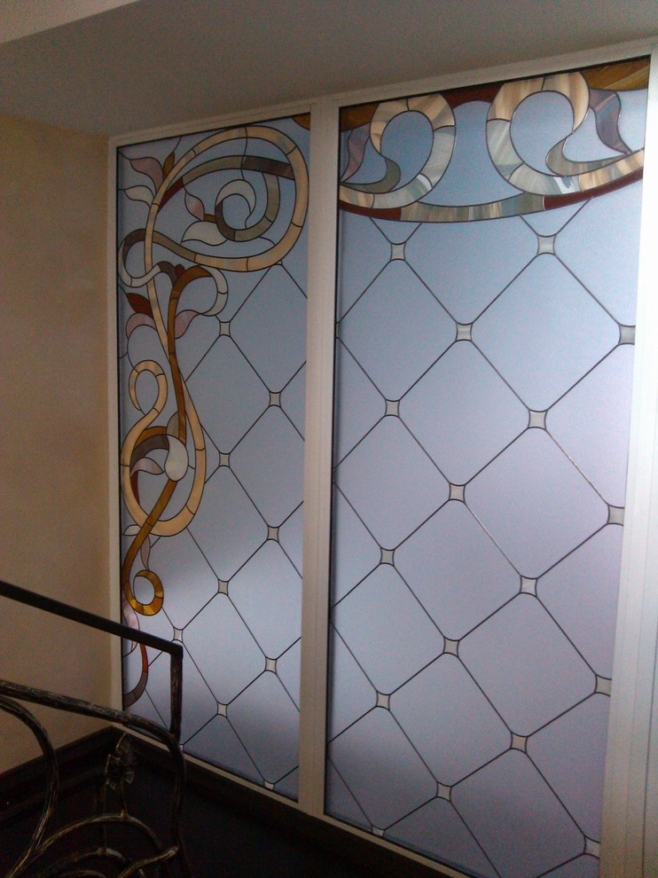 Витражи на лестницах