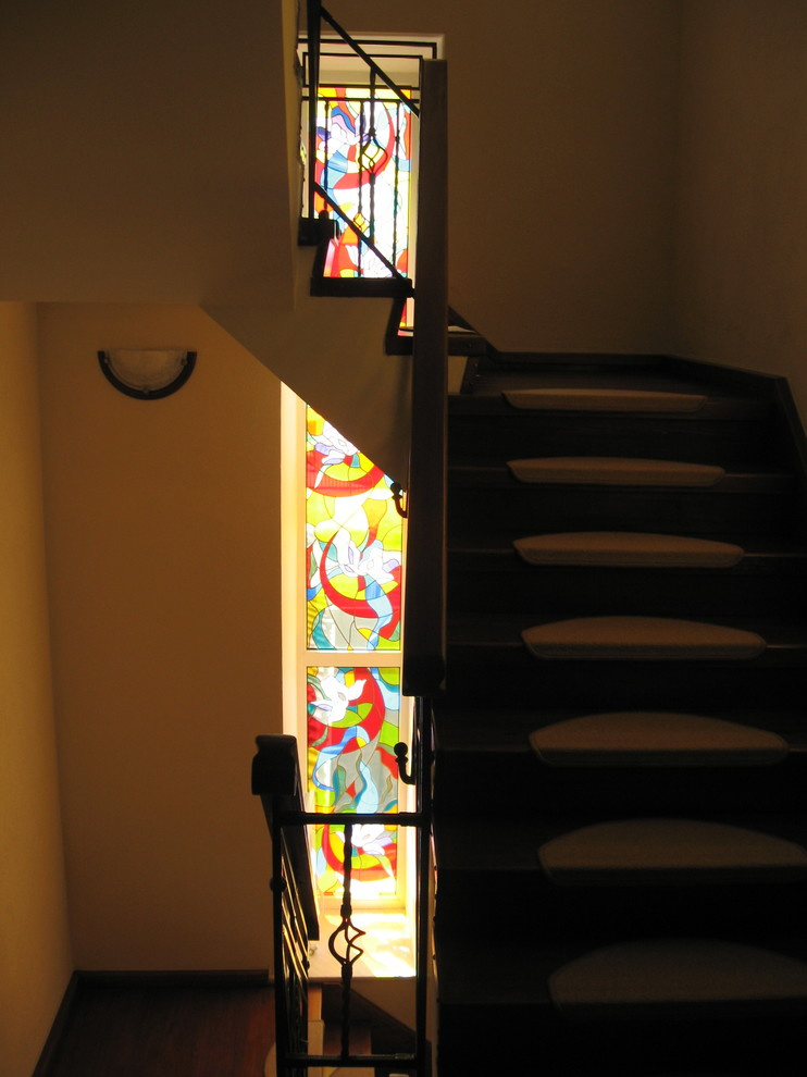 Витражи на лестницах