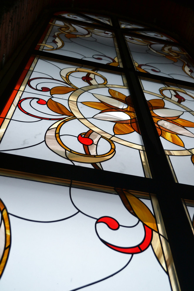 Витражи на лестницах
