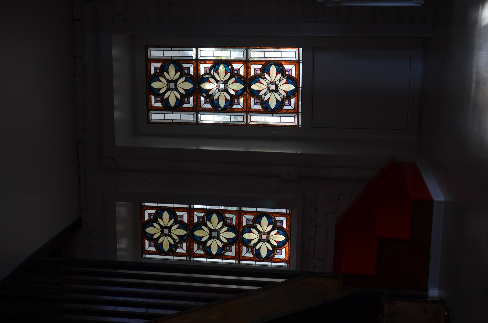 Витраж в готическом стиле