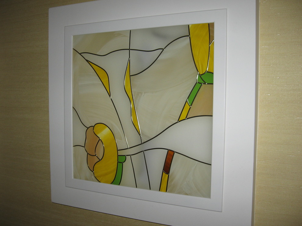 Витражи в нишах с подсветкой