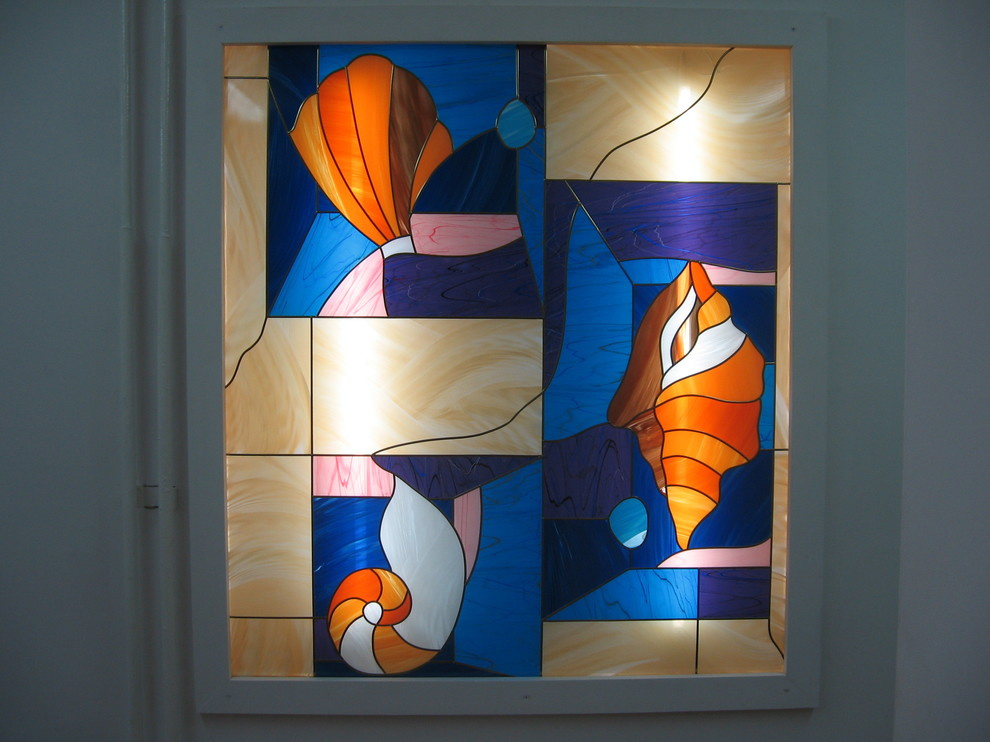 Витражи в нишах с подсветкой