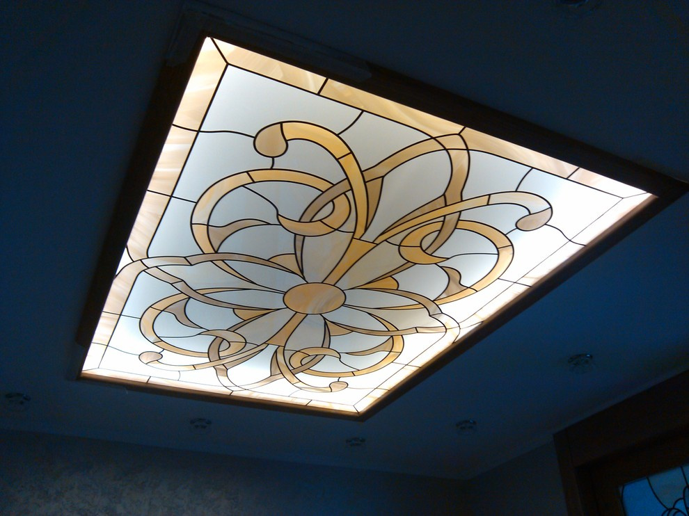 Витражи в полочных плафонах