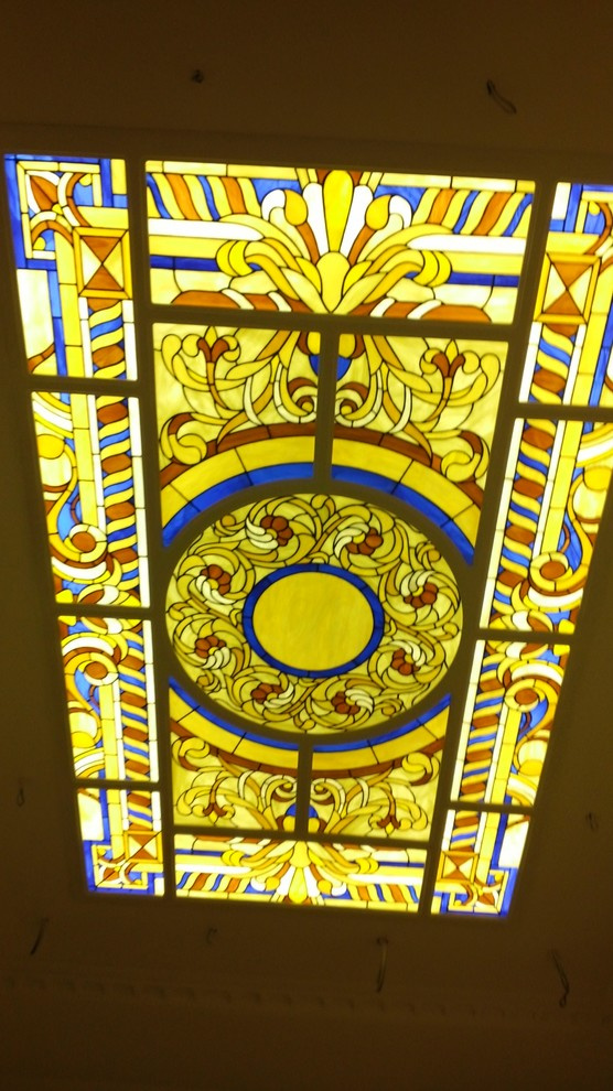 Витражи в полочных плафонах