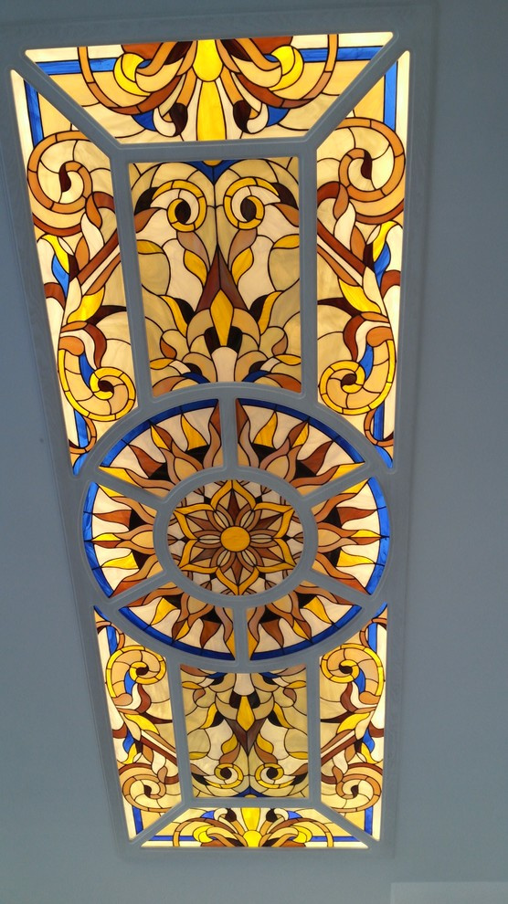 Витражи в полочных плафонах