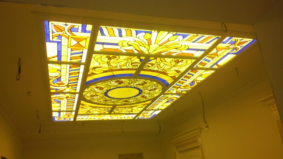 Витражи в полочных плафонах