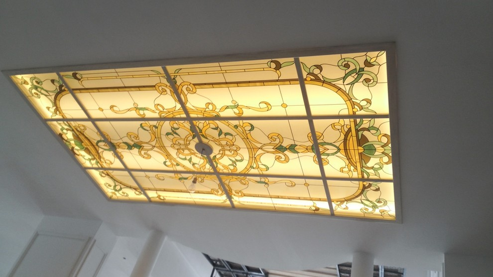 Витражи в полочных плафонах