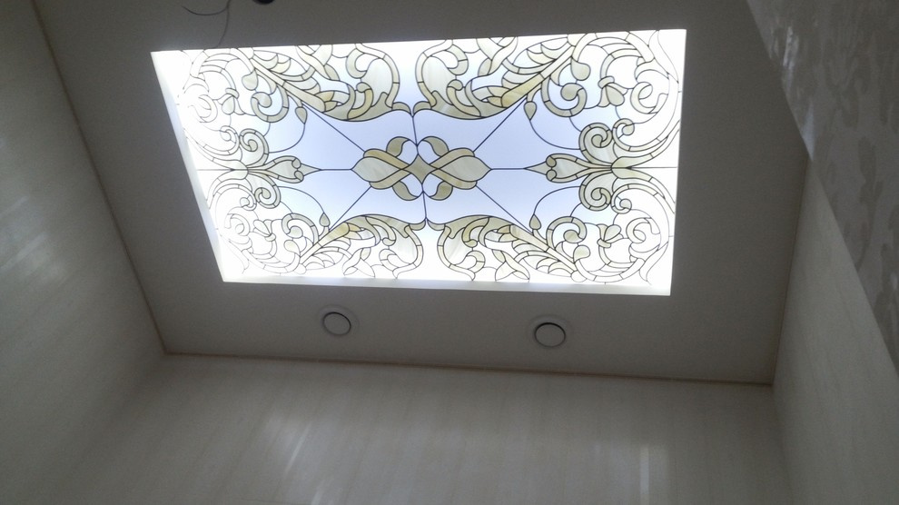 Витражи в полочных плафонах