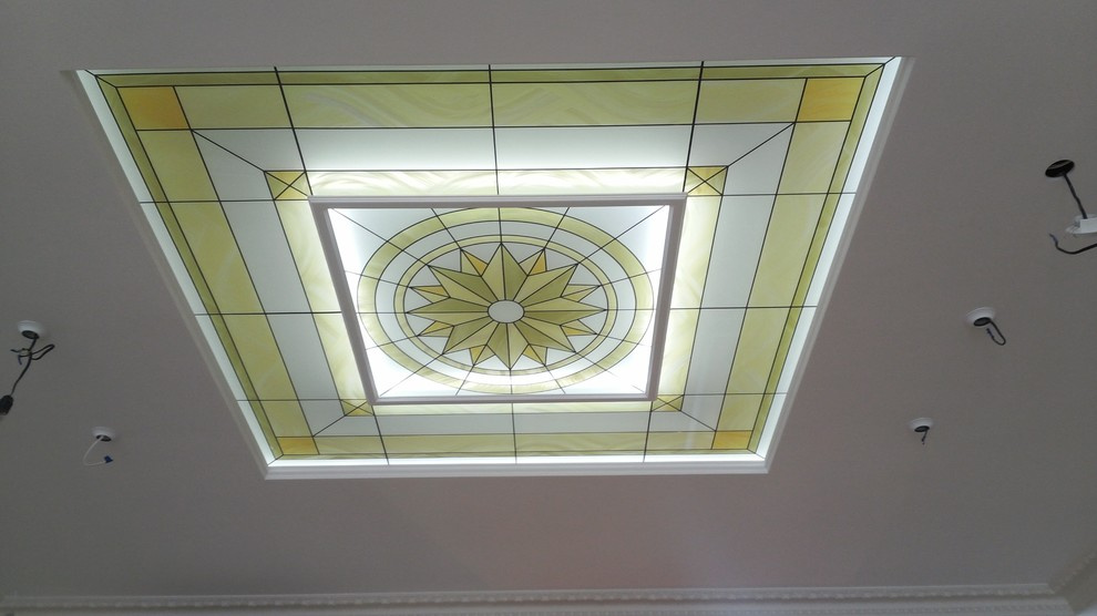 Витражи в полочных плафонах