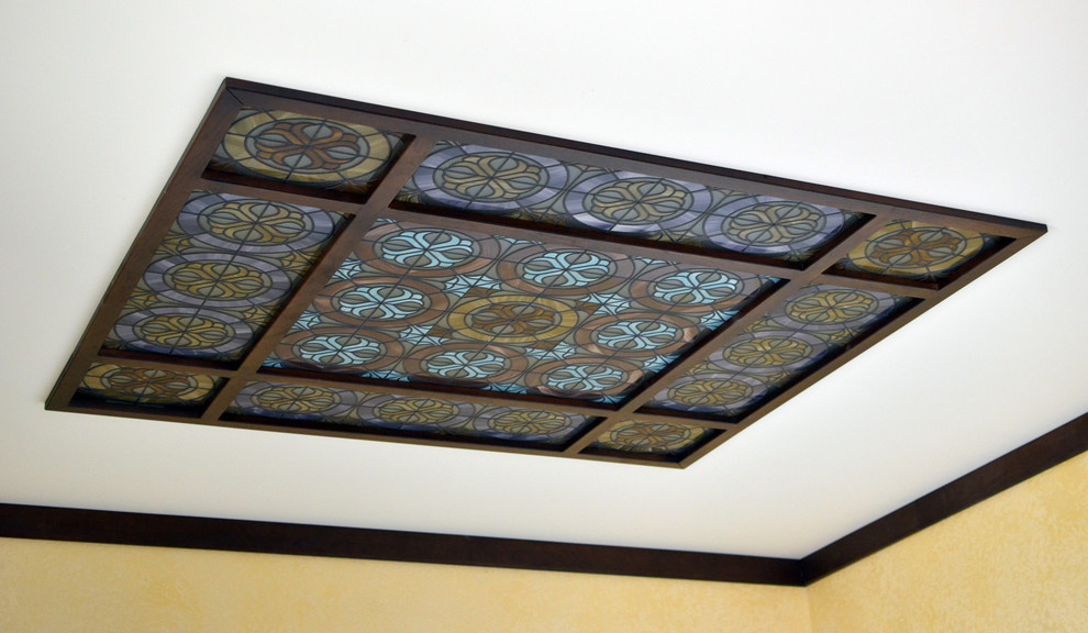 Витражи в полочных плафонах