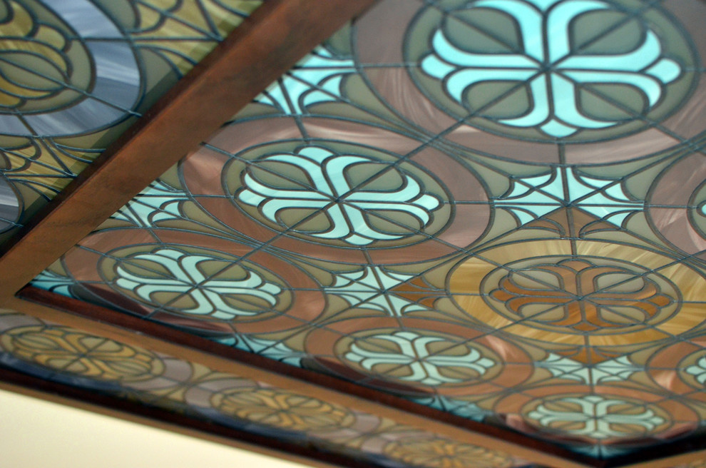 Витражи в полочных плафонах