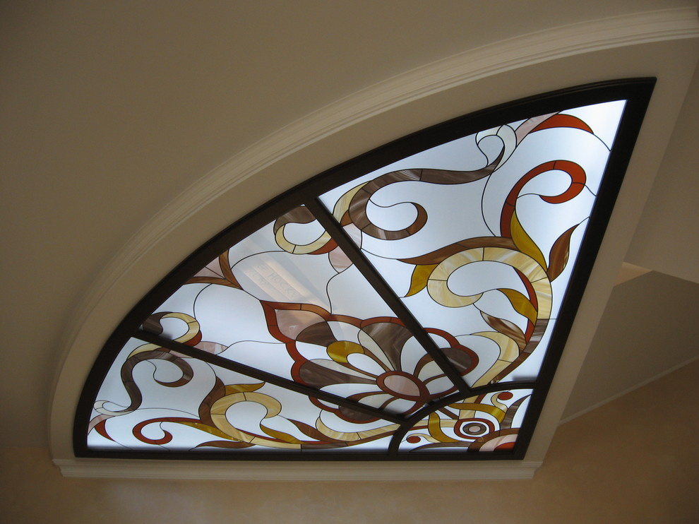 Витражи в полочных плафонах