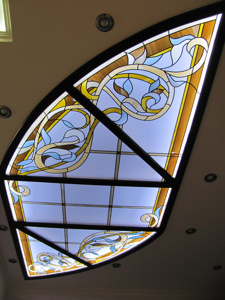 Витражи в полочных плафонах