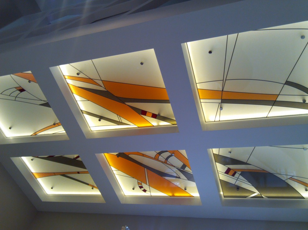 Витражи в полочных плафонах