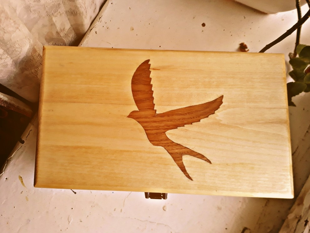 Изготовление мебели из массива, а также реставрация мебели.