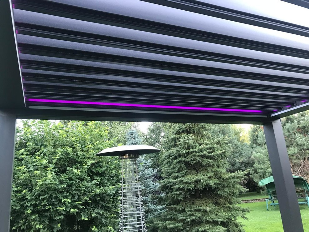 Пергола с поворотно-сдвижными ламелями