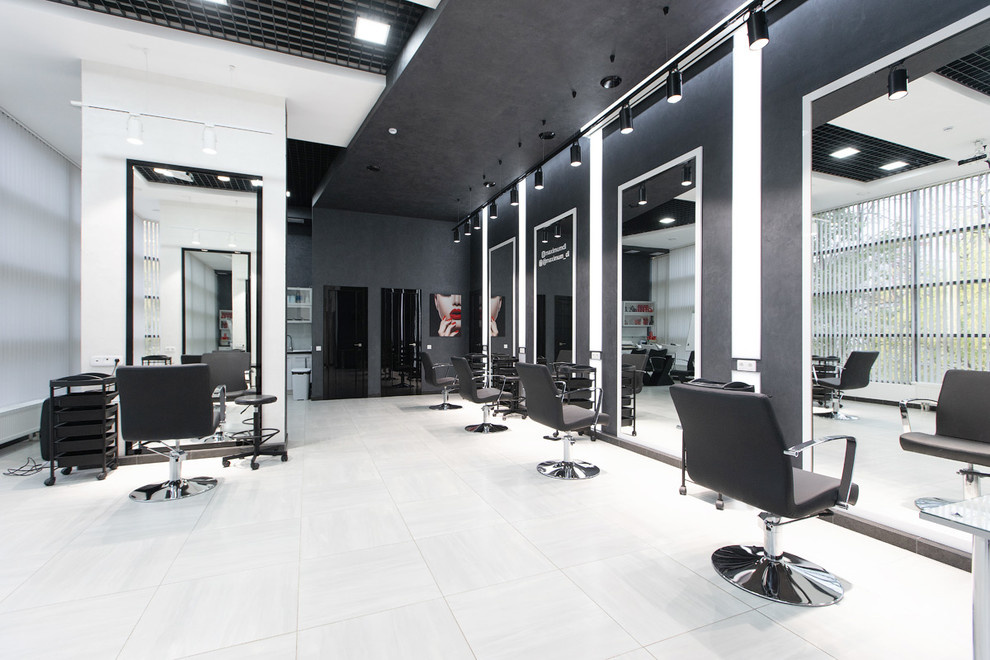 Интерьер магазина профессиональной косметики Maximum