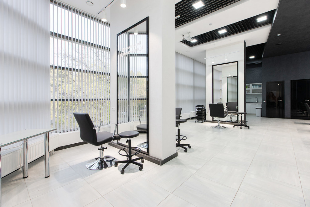 Интерьер магазина профессиональной косметики Maximum