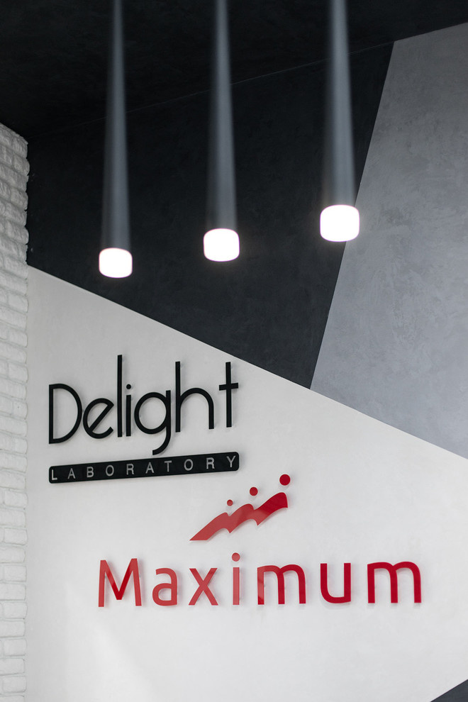 Интерьер магазина профессиональной косметики Maximum